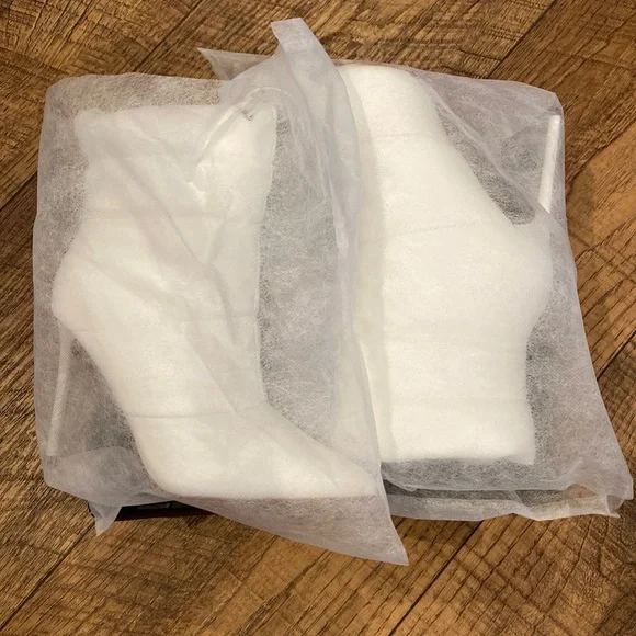 PUFFER HEELED BOOT Stiletto White Pointed Toe Bootie - Picture 10 of 11